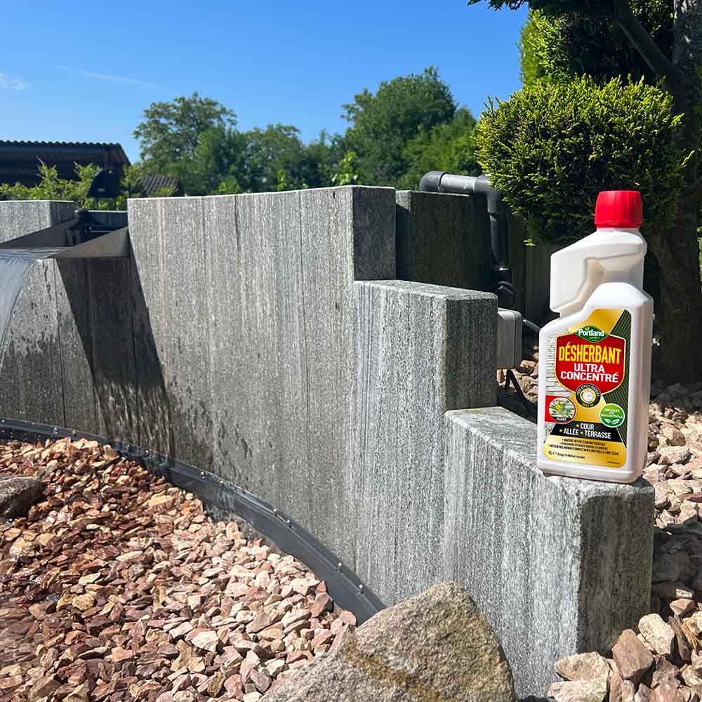 Desherbant Puissant Cours Allees Terrasse ULTRA Herbicide 800 ML = 440 M²